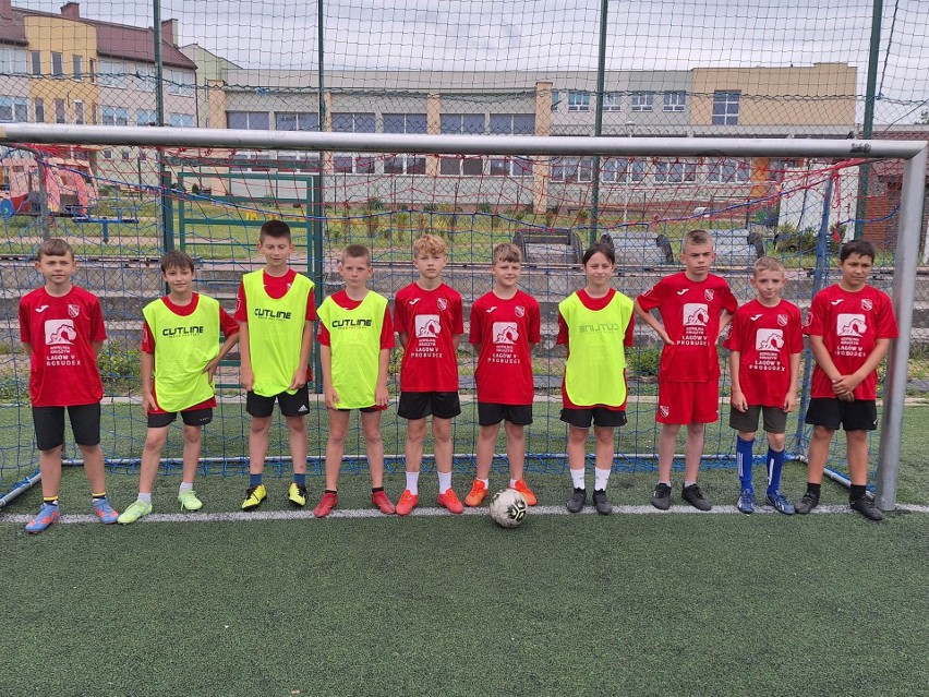 Piłkarski turniej Enea dla dzieci odbył się w Łagowie. Zagrało aż 12 zespołów, kto wygrał? Zobacz zdjęcia