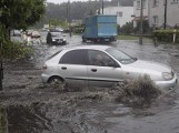 Deszcz w regionie. Kierowcy muszą uważać -  podtopione ulice