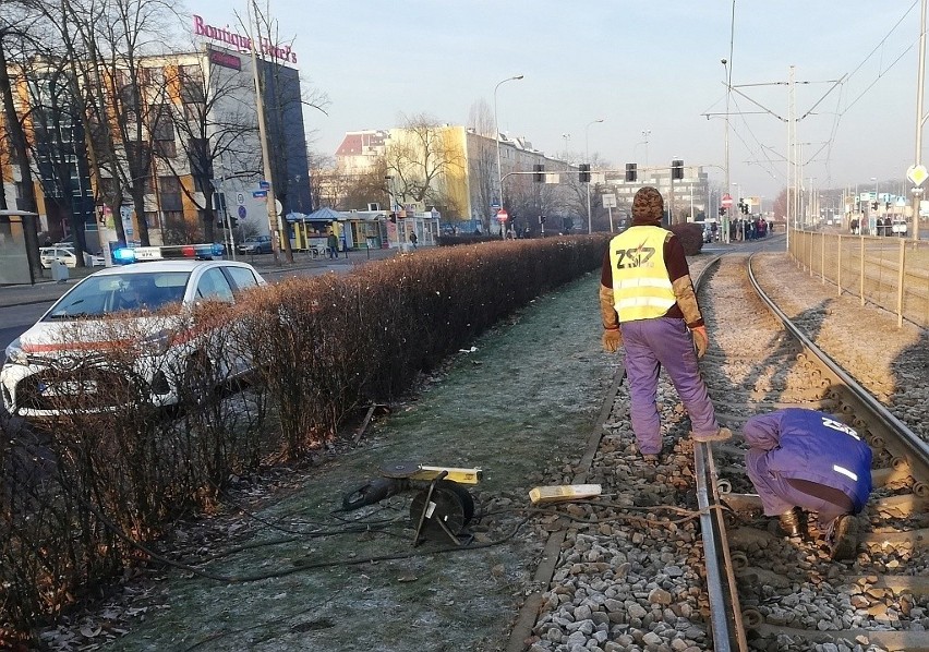 Poranna awaria torowiska na Legnickiej, na wysokości...