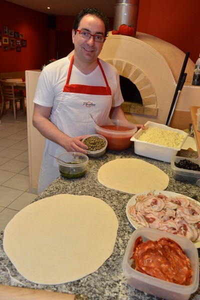 Wszystkie składniki do pizzy Antonio sprowadza z Włoch.