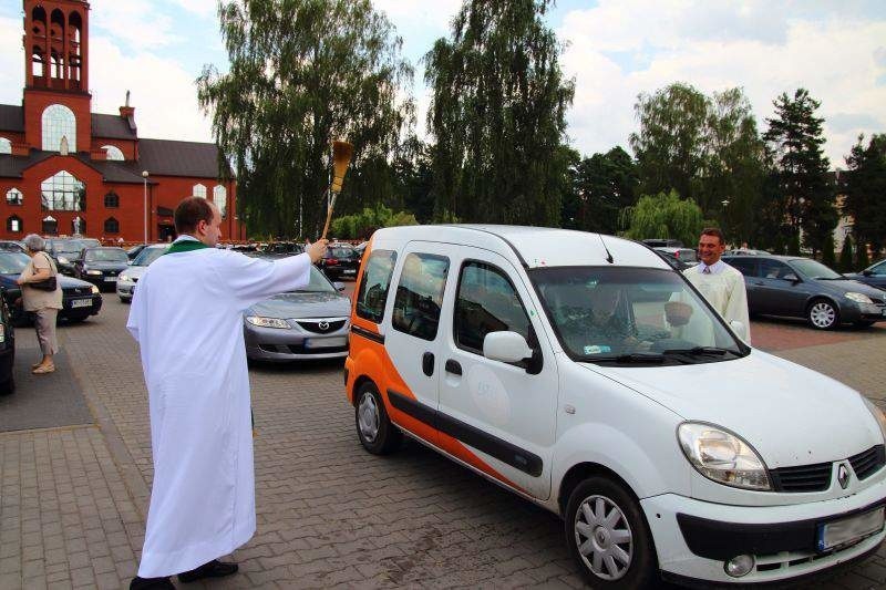 Święcenie samochodów  w Zbawicielu