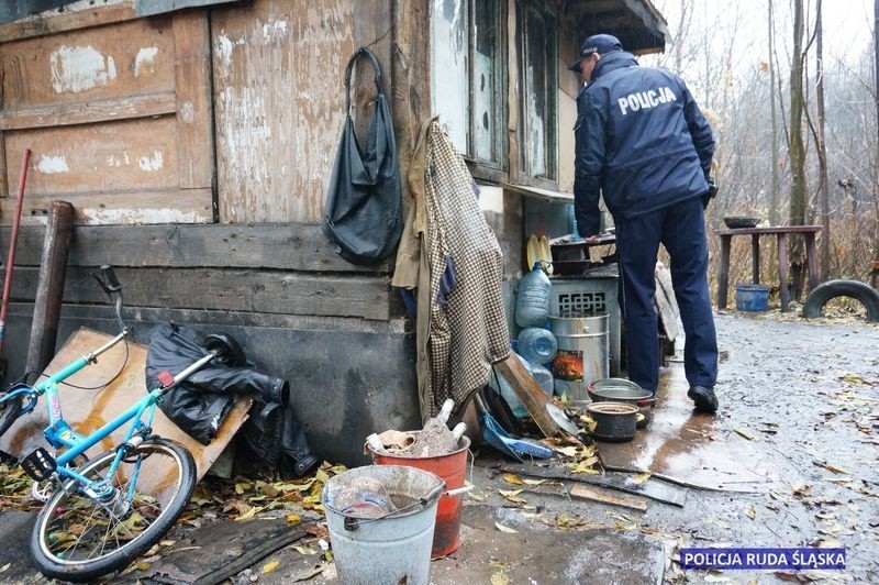 Ruda Śląska: Policjanci sprawdzają miejsca przebywania bezdomnych