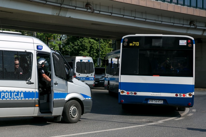 Wisła Kraków – Lech Poznań. Kibice „Kolejorza” przyjechali pociągiem specjalnym [ZDJĘCIA]