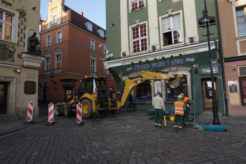 Stary Rynek: Utrudniono wejście do klubów go-go