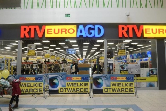 W piątek, 22 marca w centrum handlowym Poznań Plaza zostanie otwarty nowy sklep sieci RTV Euro AGD. Z okazji otwarcia przygotowano szereg promocji. W okazyjnych cenach będzie można kupić m.in. telewizory, laptopy, smartfony, pralki i wiele innych produktów. Zobacz, co będzie można kupić z jakim rabatem ---->