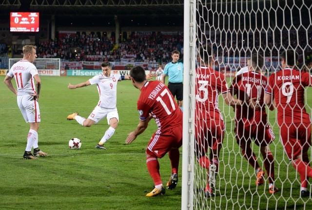 Tak Robert Lewandowski zdobywał trzecią bramkę w meczu z Armenią w Erewaniu i swoją 49 w reprezentacji Polski