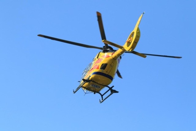 19-letni kierowca citroena został zabrany lotniczym pogotowiem ratunkowym do szpitala
