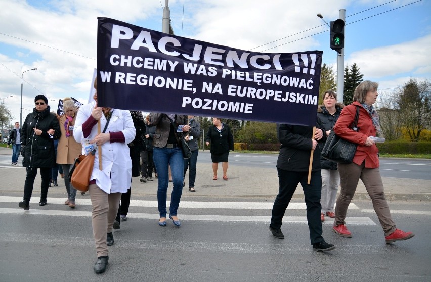 Lubelskie pielęgniarki protestowały pod szpitalami (FOTO, WIDEO)