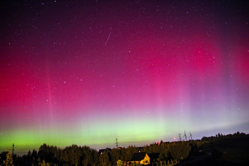 Spektakl na nocnym niebie. Zorza polarna w rejonie Kościerzyny na pięknych zdjęciach Anny Nideckiej 