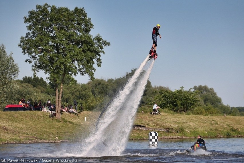 Zobacz niezwykłe pokazy na flyboardach (FILMY, ZDJĘCIA)