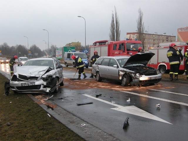 Kolizja w Szczecinku. Zderzyły się dwa auta.