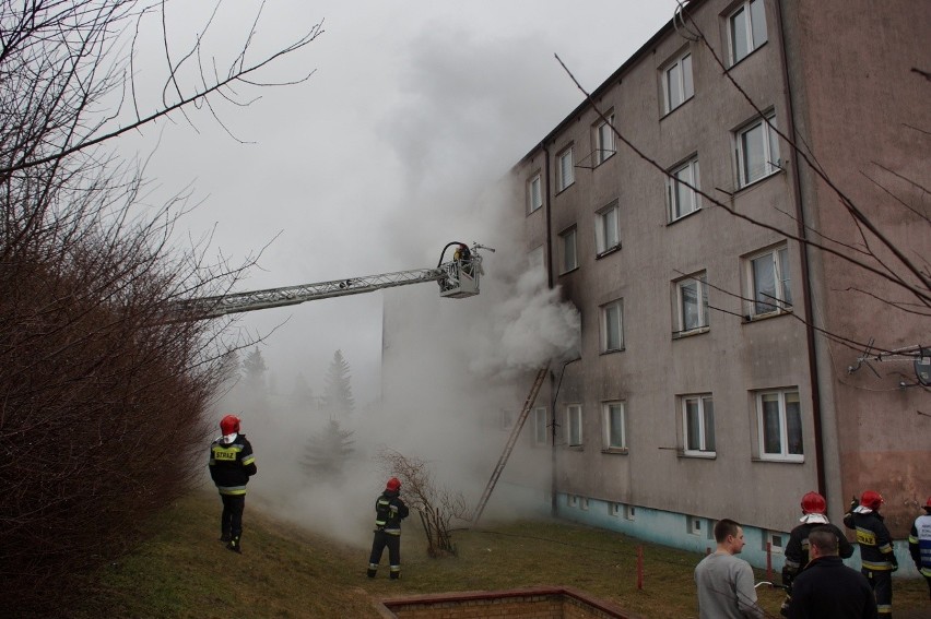 Pożar mieszkania w bloku przy ul. Konarskiego w Słupsku.