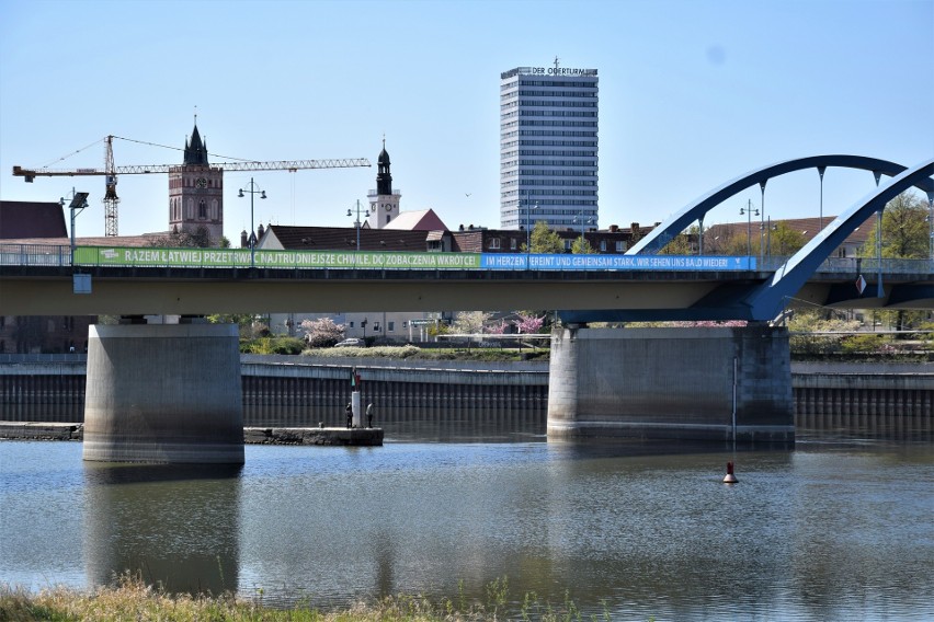 Na moście dzielącym Frankfurt i Słubice pojawił się baner z...