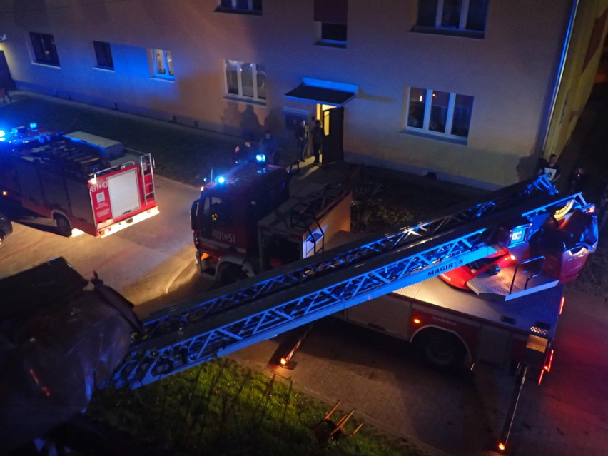 Podczas nocnej akcji strażaków przy ulicy Sienkiewicza w...