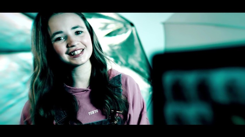 "The Voice Kids 2". AniKa "Małe Skrzydła" - piosenka, którą Cleo napisała dla Ani Dąbrowskiej. Zobacz teledysk!