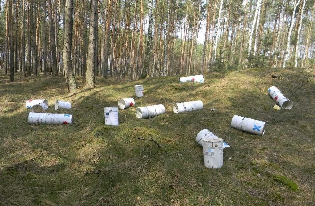 Masa w puszkach służyła do malowania oznakowania poziomego na drogach