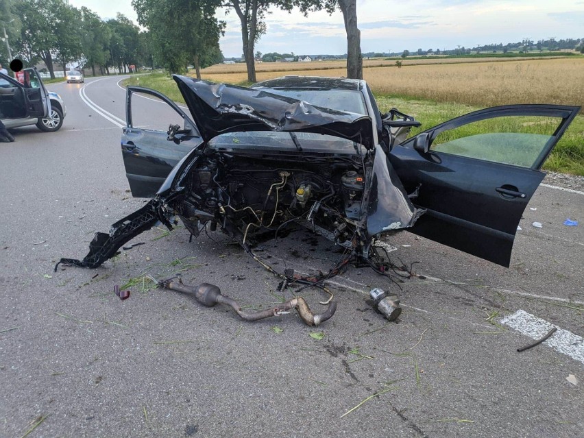 Wypadek na DK 65. Kierowca seata wjechał do rowu i rozbitym...