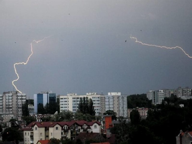 Burzom będzie towarzyszył porywisty wiatr