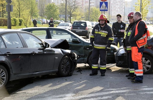 Policja zgłoszenie o zdarzeniu otrzymała o godz. 17.57. Na miejsce pojechały również dwa zastępy bydgoskich strażaków.Na skrzyżowaniu Twardzickiego z Bołtucia w Fordonie zderzyły się nissan, volkswagen i bmw.Na razie nie wiadomo, czy ktoś ucierpiał. Wkrótce więcej informacji.INFO Z POLSKI odc. 33 - przegląd najciekawszych informacji ostatnich dni w kraju (27 kwiecień - 4 maj 2017)