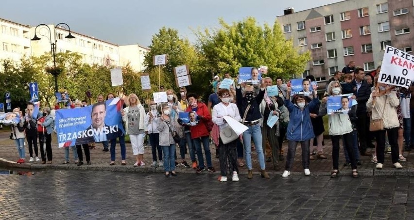 Kontrpikieta podczas wizyty premiera w Sławnie. Byli zwolennicy Rafała Trzaskowskiego [zdjęcia]