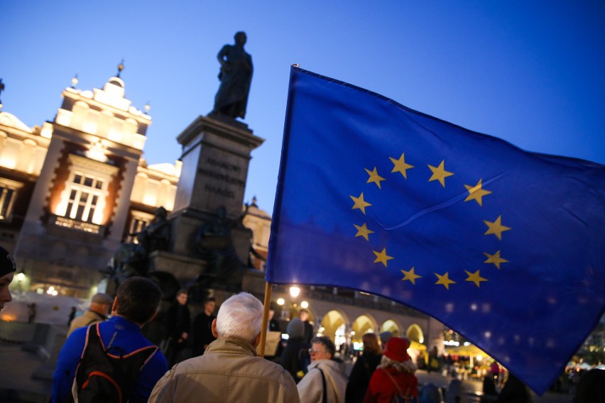 Kraków. Europo! Masz krew na rękach. Protest na Rynku Głównym [ZDJĘCIA]