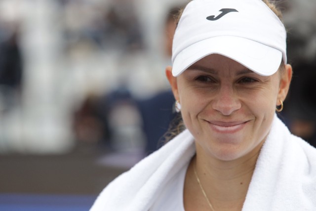 Tylko po pierwszym secie poznańska tenisistka Magda Linette miała powody do zadowolenia ze swojej postawy
