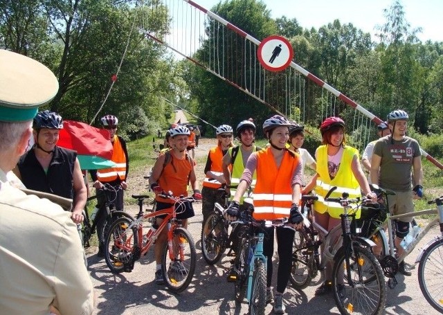 Rowerzyści z Białorusi przekroczyli granicę w Bielanach i Chworościanach. To wyjątkowe wydarzenie, bo punkty te otwierane są bardzo rzadko.