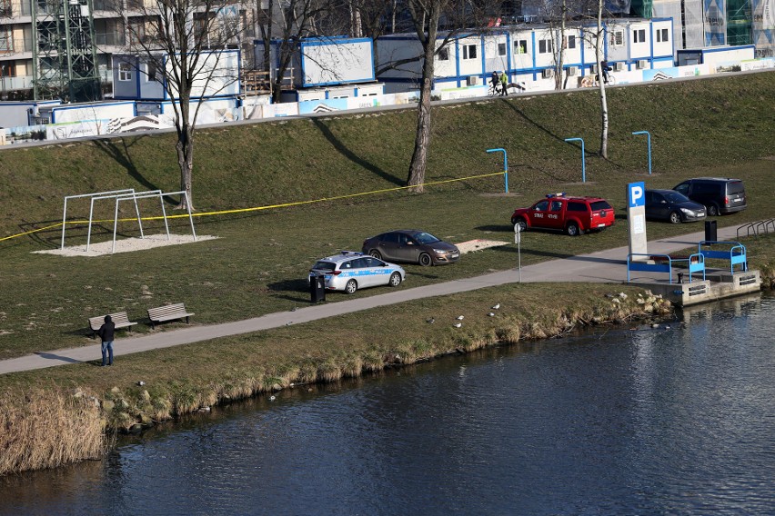 Kraków. Poszukiwania zaginionego Piotra Kijanki nad Wisłą