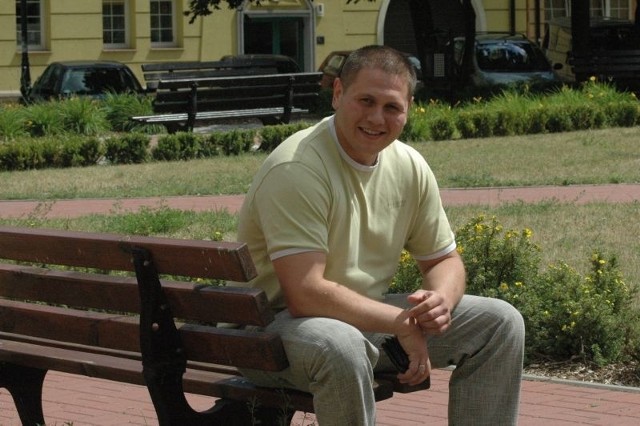 Karol Miarka, 29-letni policjant z Głogowa, który trenuje judo i pracował w BOR. Już sam jego wygląd wzbudza respekt.