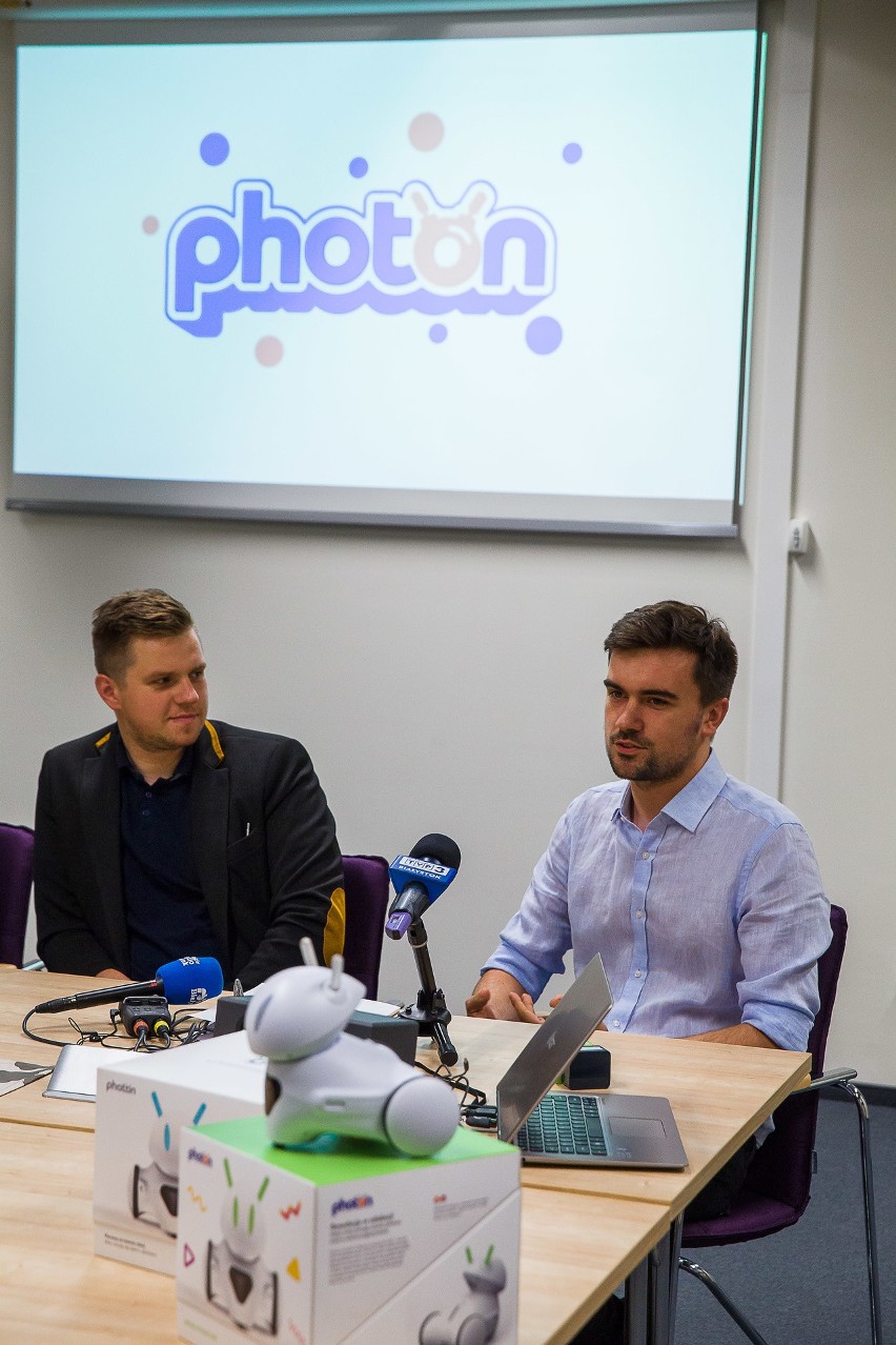 Photon - robot dla dzieci - będzie szedł w świat ze stadionu w Białymstoku