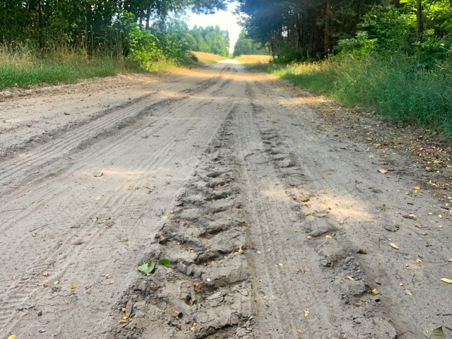 Droga Szczyty - Leopoldów w gminie Białobrzegi będzie miała asfaltową nawierzchnię.