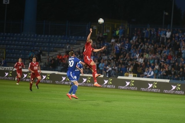 Ruch Chorzów - Piast Gliwice: Piłkarze Ruchu grają w grupie spadkowej ekstraklasy z Piastem Gliwice. Zwycięzca derbów przybliży się do utrzymania się w lidze.