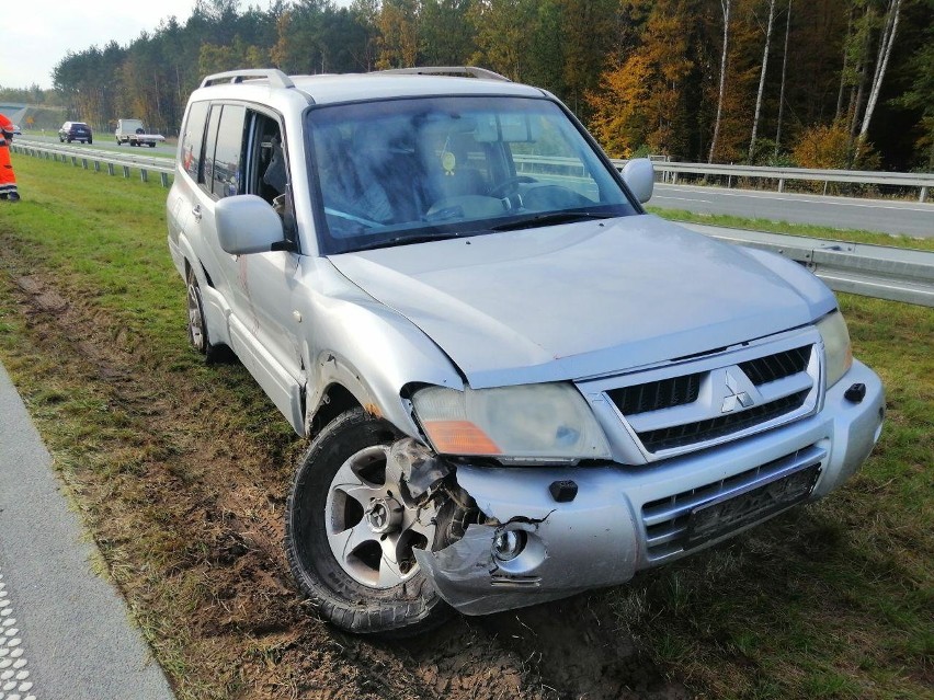 Pijany kierowca jechał slalomem na S8. Zatrzymali go policjanci z ostrołęckiej „konwojówki”. 26.10.2020