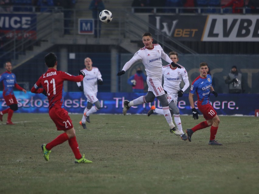 Derby Śląska przerwane, potem zakończone. Kibice Górnika...