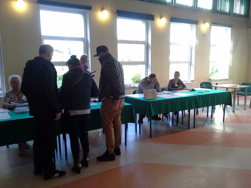 Komisje wyborcze - miejska i gminna podały frekwencję na godzinę 12 w Ustce