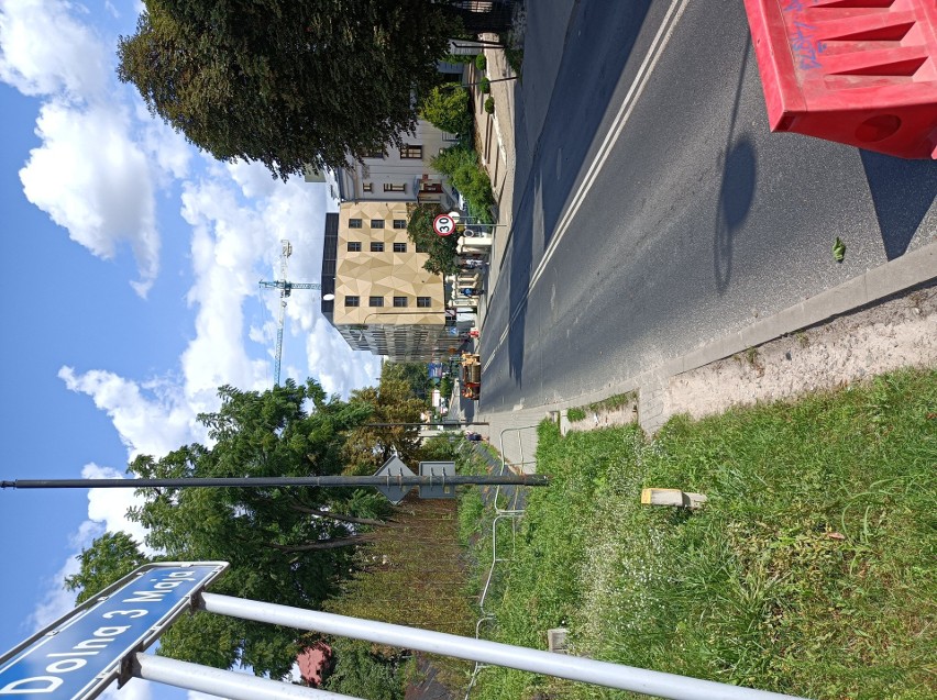Lublin: Komunikacja miejska omija centrum miasta. Dlaczego? Na Dolnej 3 Maja układają asfalt i ulica jest zamknięta dla ruchu