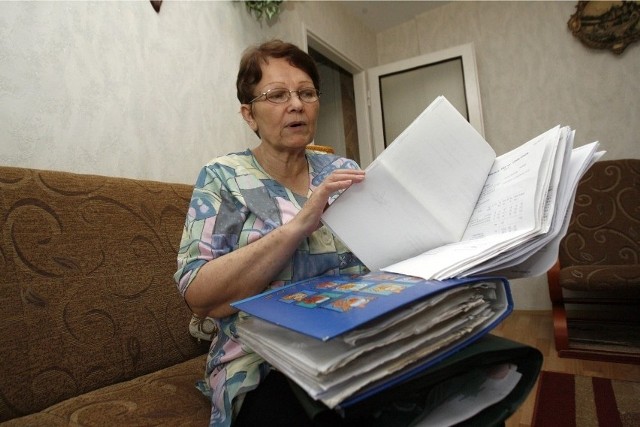 Dokumenty podatkowePowinniśmy je przechowywać przez 5 lat ale licząc do końca roku kalendarzowego nie podatkowego, czyli w zasadzie ponad 5,5 roku. Niekiedy dokumenty podatkowe trzeba zachować dłużej niż wspominane 5 lat.ZOBACZ TEŻ:Waloryzacja emerytur - marzec 2023. Znamy kwotę waloryzacji!Zwrot podatku 2023. Te ulgi Ci się należą! Sprawdź listę ulg podatkowych