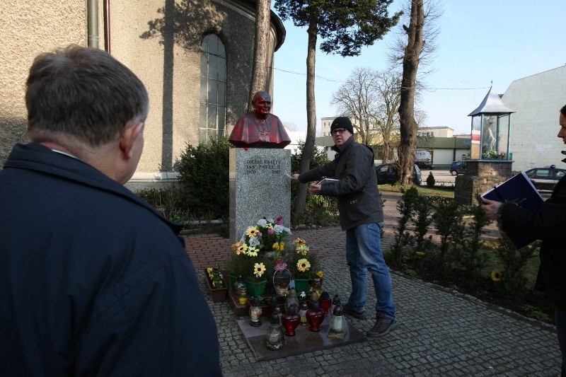 Wandale zbezcześcili pomnik...