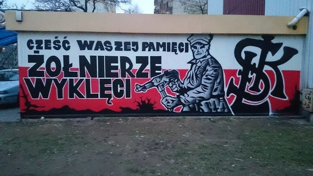 Kibice ŁKS przygotowali okolicznościowe graffiti ku czci Żołnierzy Wyklętych.