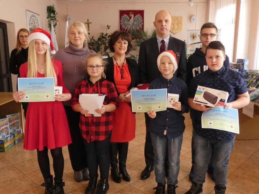 Mikołajkowe wręczenie nagród w Zagnańsku. Nagrodzono młodzież promującą ekologię