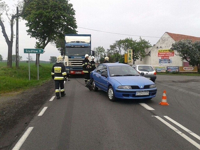 W wypadku pod Niemodlinem ucierpiały dwie osoby: kierująca...