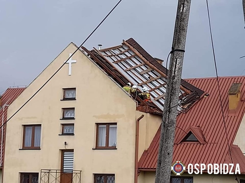 Trąba powietrzna dokonała gigantycznych zniszczeń w Librantowej i Koniuszowej. Zerwała dachy z kilkunastu budynków