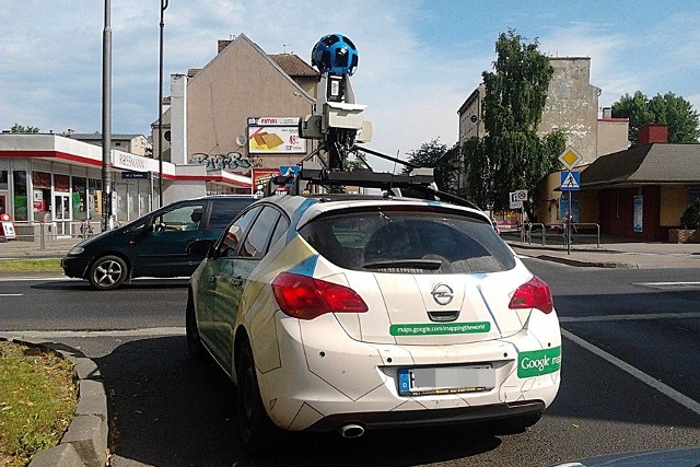 Opel astra Google Maps na placu Dąbrowskiego w Słupsku.
