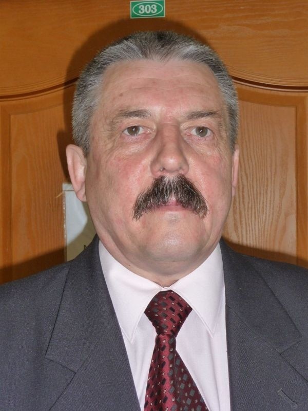 Krzysztof Stańczyk należy do Samorządnych Ziemi Koneckiej i zastąpił odwołanego Sławomira Kuzdaka.