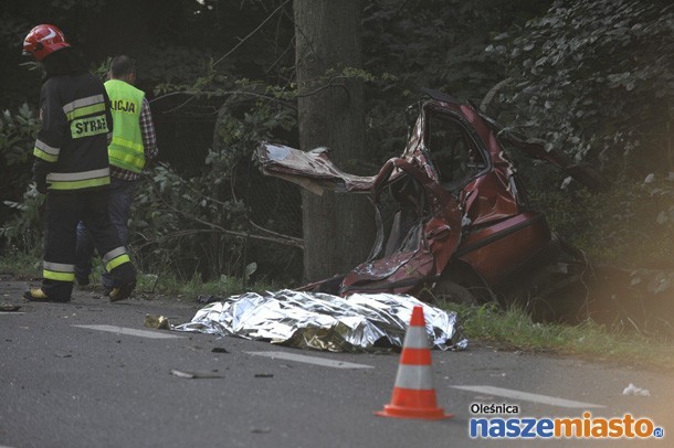 Wypadek pod Oleśnicą. Trzy osoby nie żyją (FILM, ZDJĘCIA)