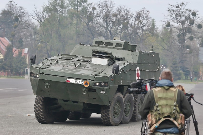 Strzelali do terrorystów i odbijali zakładników. Ćwiczenia obrony cywilnej na WSOWL 