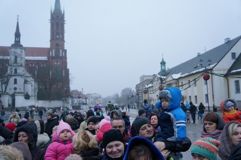 Maluchy cierpliwie wypatrywały wyczekiwanego gościa.