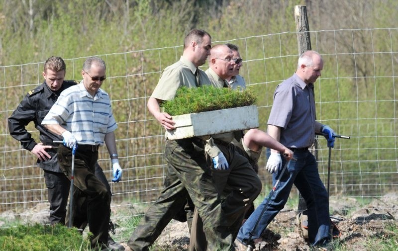 Nadleśniczy Sławomir Majsner przygotował dla gości z całego...