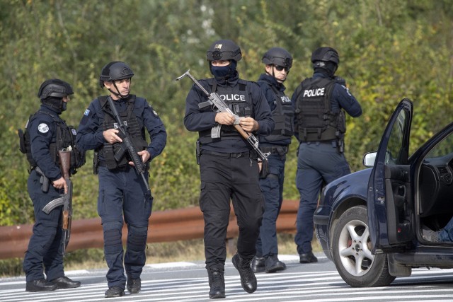 Kosowska policja prowadzi przeszukania w miejscowości Banjska