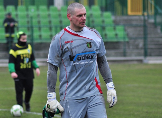 Bramkarz Stali Stalowa Wola, Tomasz Wietecha, w derbowym spotkaniu z Siarką Tarnobrzeg był wyróżniającą się postacią w ekipie zielono-czarnych.